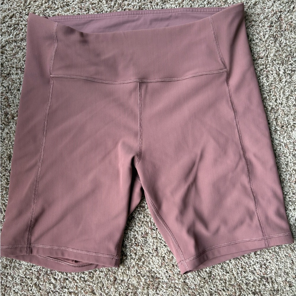 Lululemon Contour Fit 8” bike shorts size 14